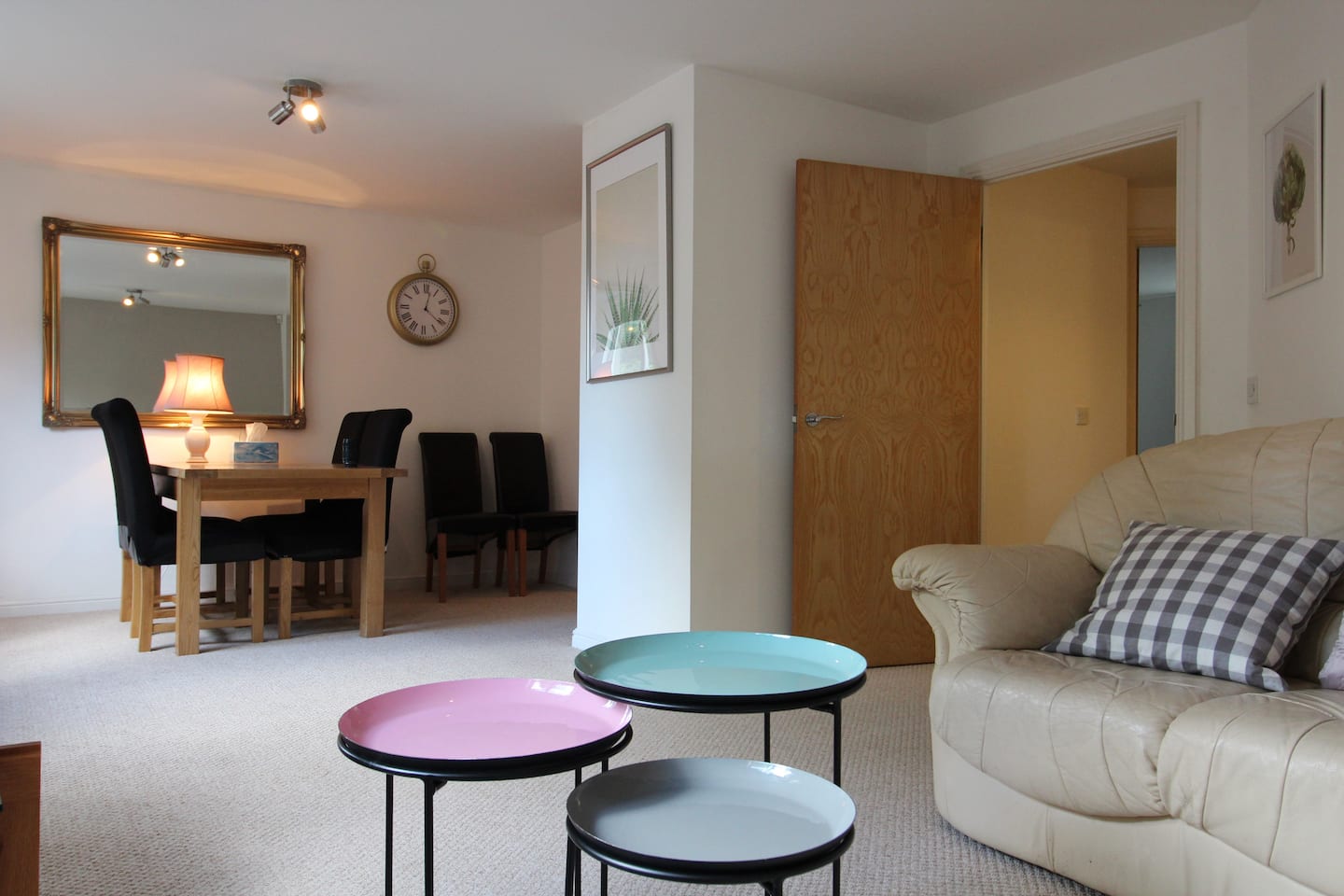 3 bedroom flat 10 mins walk to Bay and City center