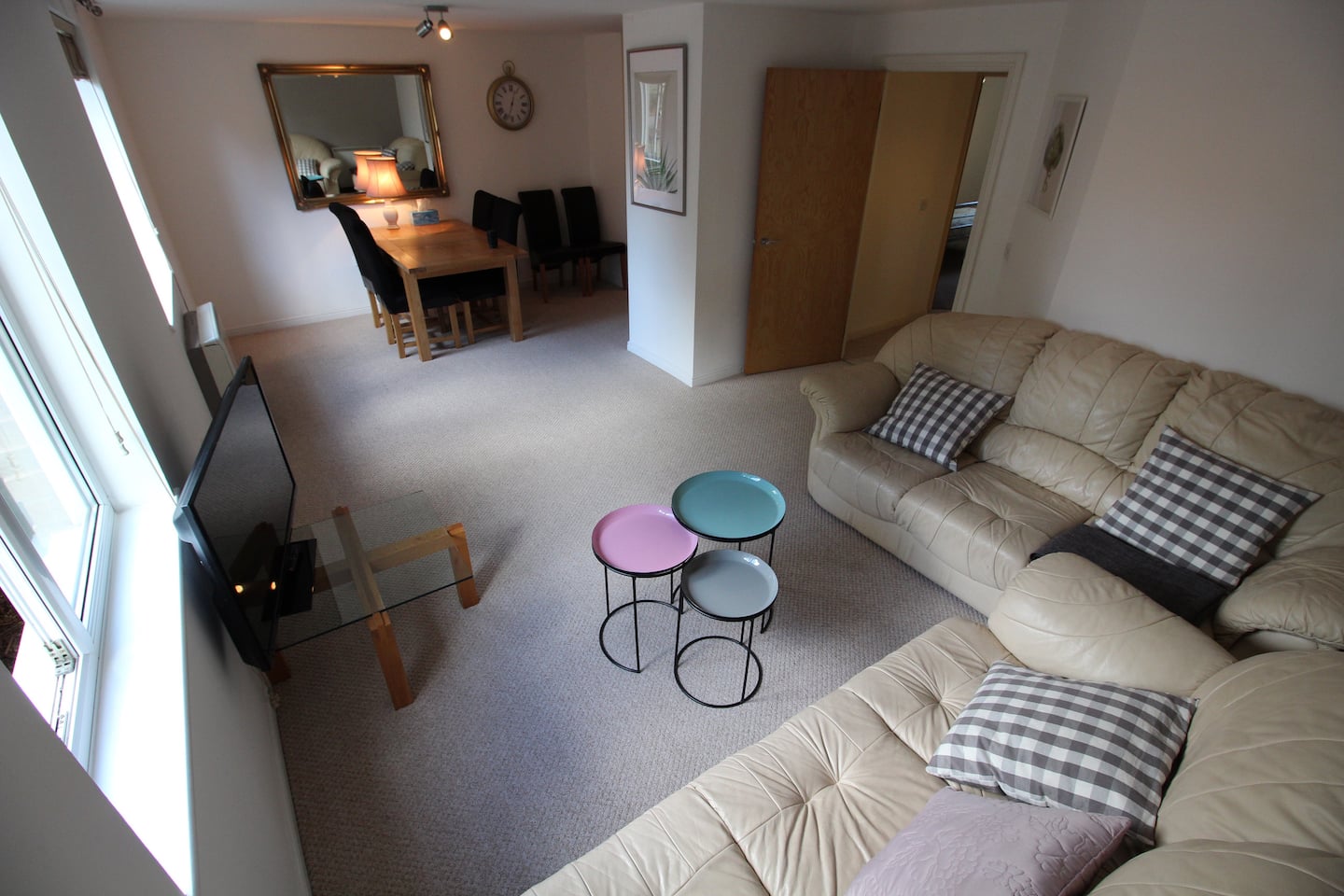 3 bedroom flat 10 mins walk to Bay and City center 2